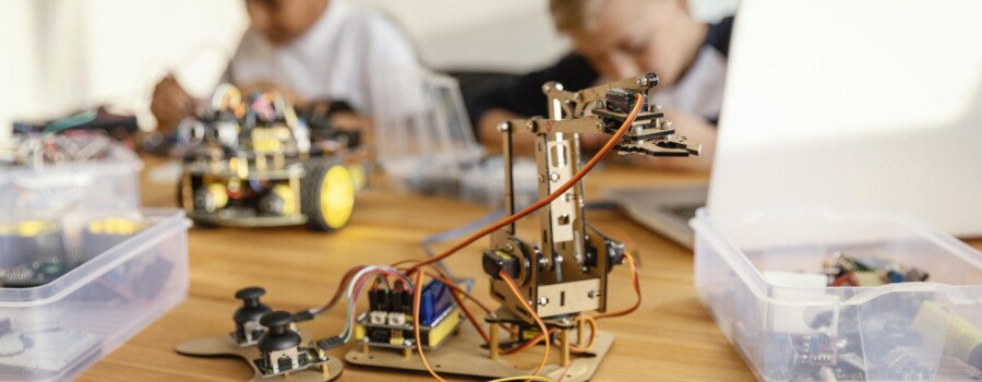 children making robot 1 scaled children making robot 1 scaled
